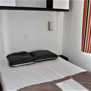 https://chalet-3-etoiles-piscine-eeebae.midi-pyreneeshotels.com